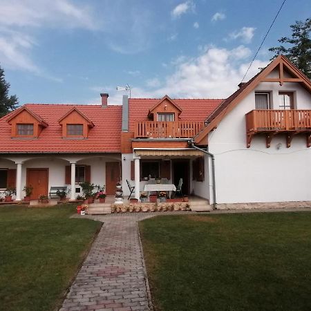شقة Tamas Batya Kunyhoja Balatonmáriafürdő المظهر الخارجي الصورة